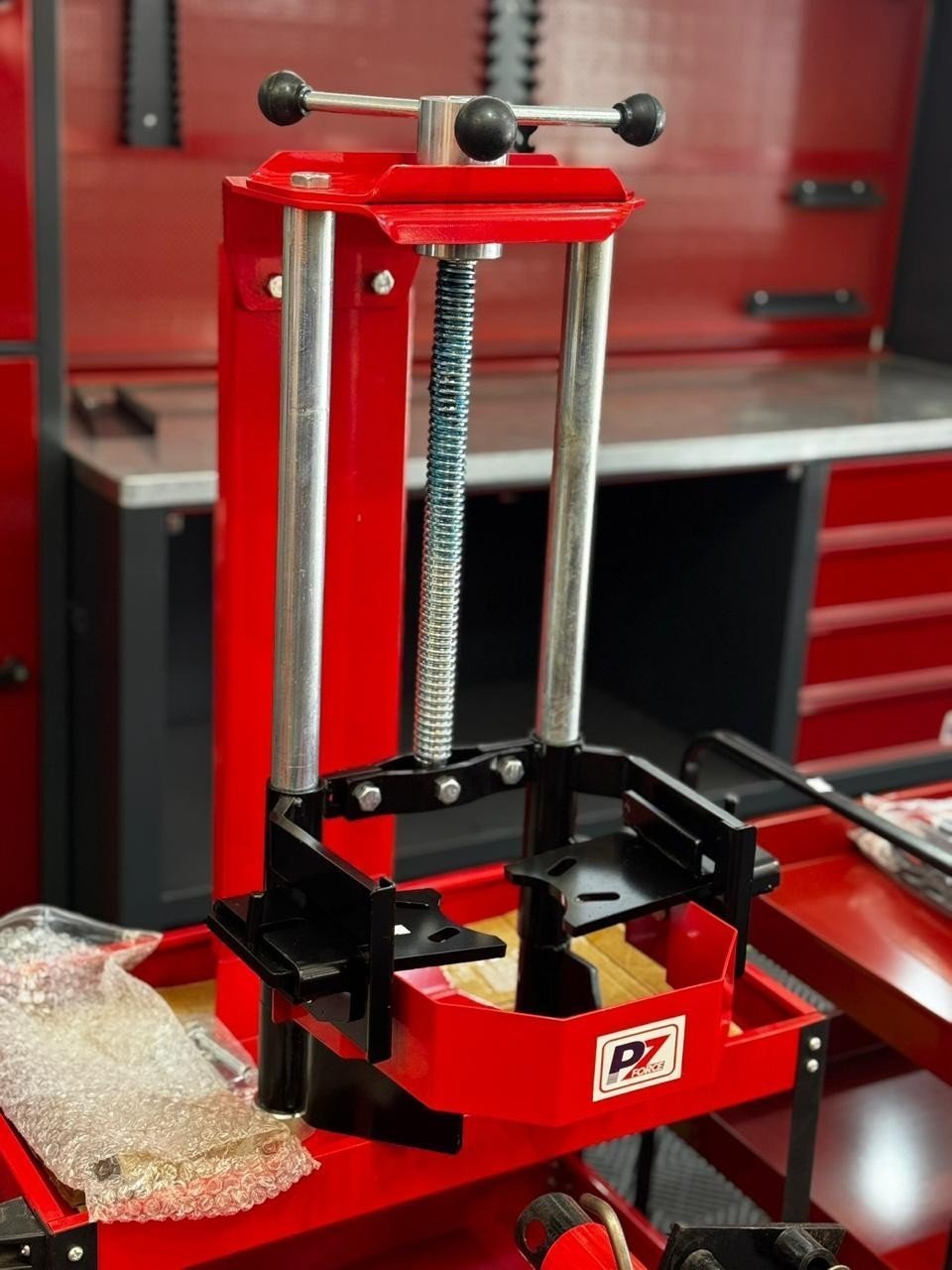 PRENSA ESPIRAL DE PARED A TORNILLO